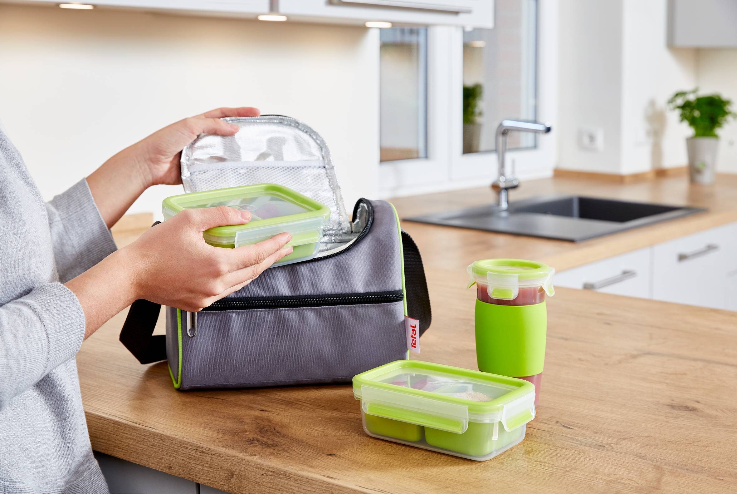 Кутия за Обяд K3100512, 1л., 2 разделителни приставки