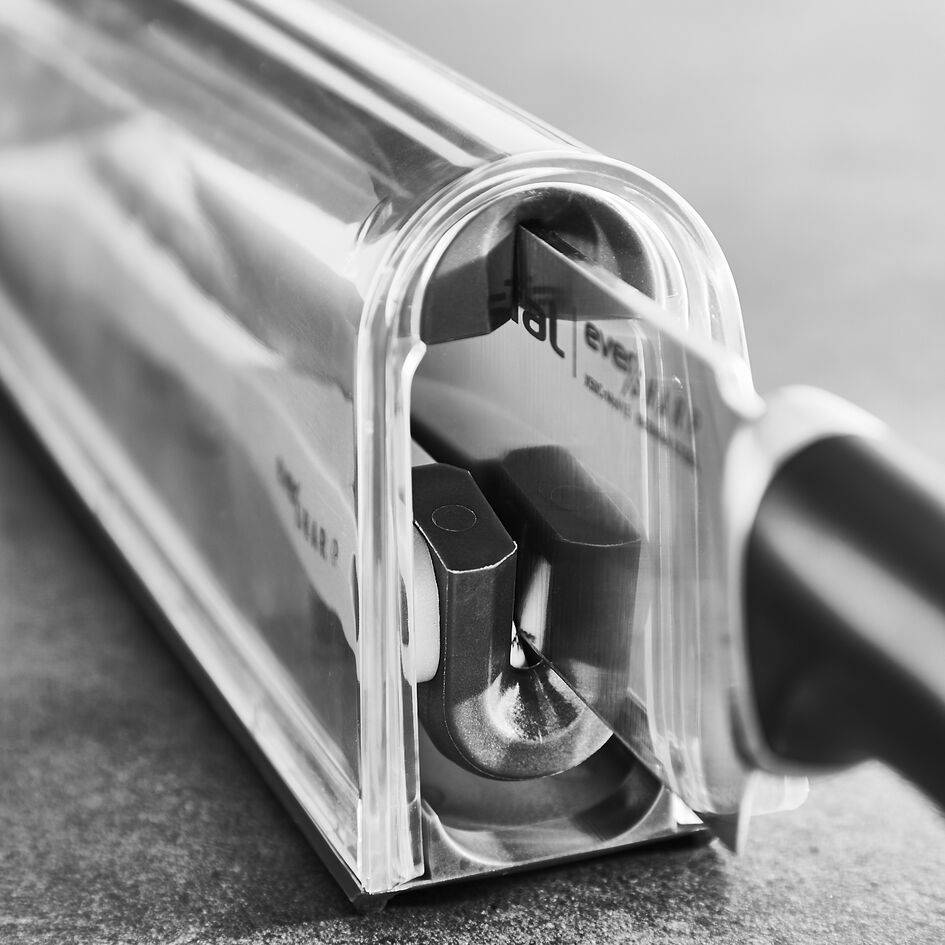 Ever Sharp, Нож на майстора K2569004, Калъф с вградено точило, 16.5 см