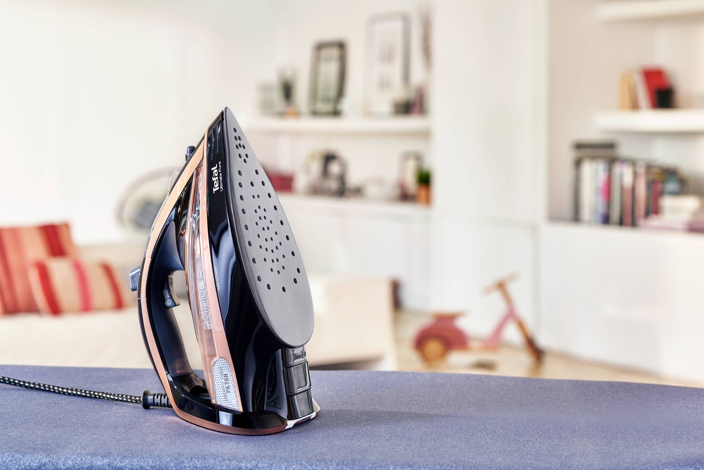 Ultimate Pure, Ютия FV9865E0, 3000W, 250 g/min, Durilium Airglide Autoclean, Старо Злато