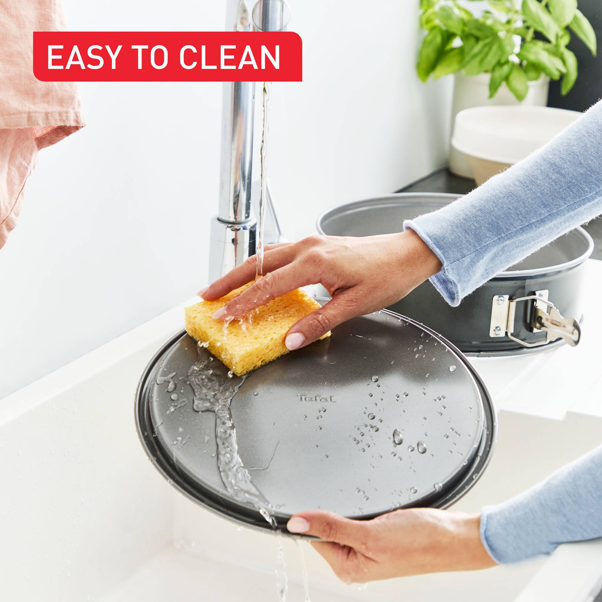 Форма за печива Easybake K122S504 за 12 бр. мъфини, размери 38 X 27 см